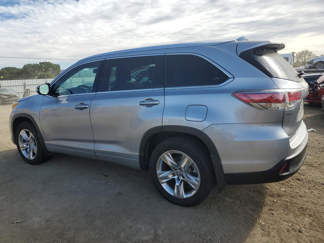 2016 Toyota Highlander - Image 2
