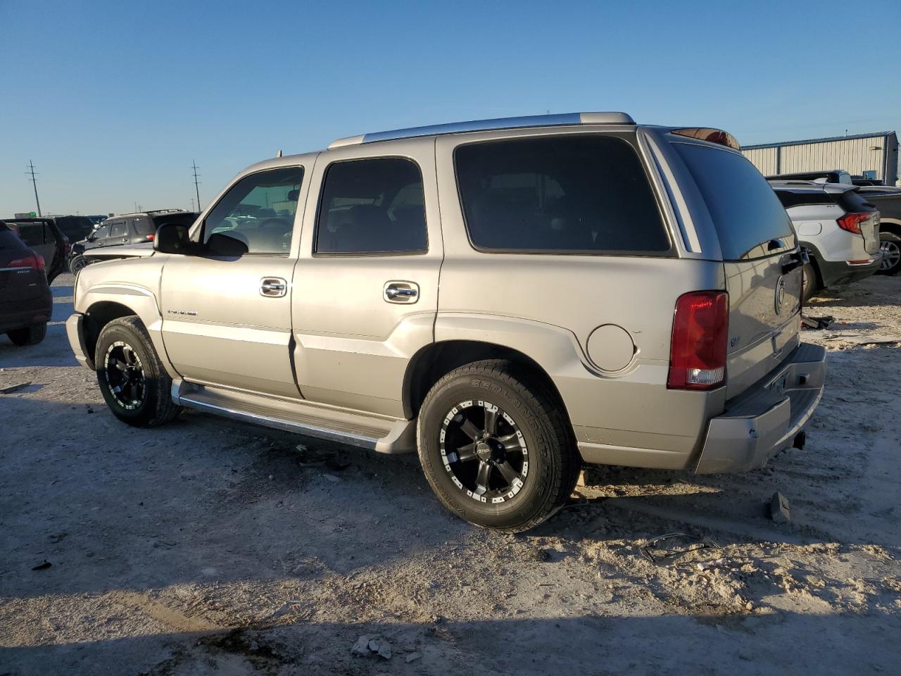 2006 Cadillac Escalade - Image 2