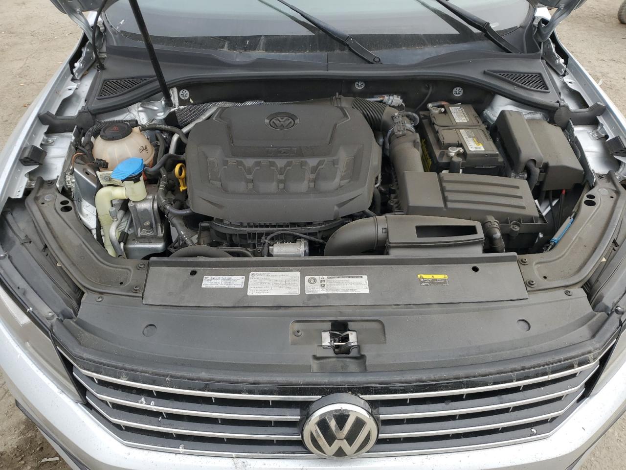 2019 Volkswagen Passat - Image 14