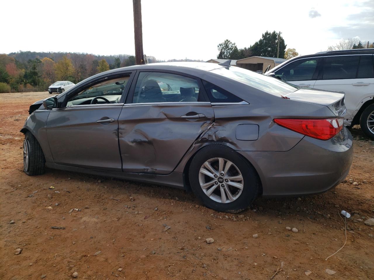 2011 Hyundai Sonata - Image 2