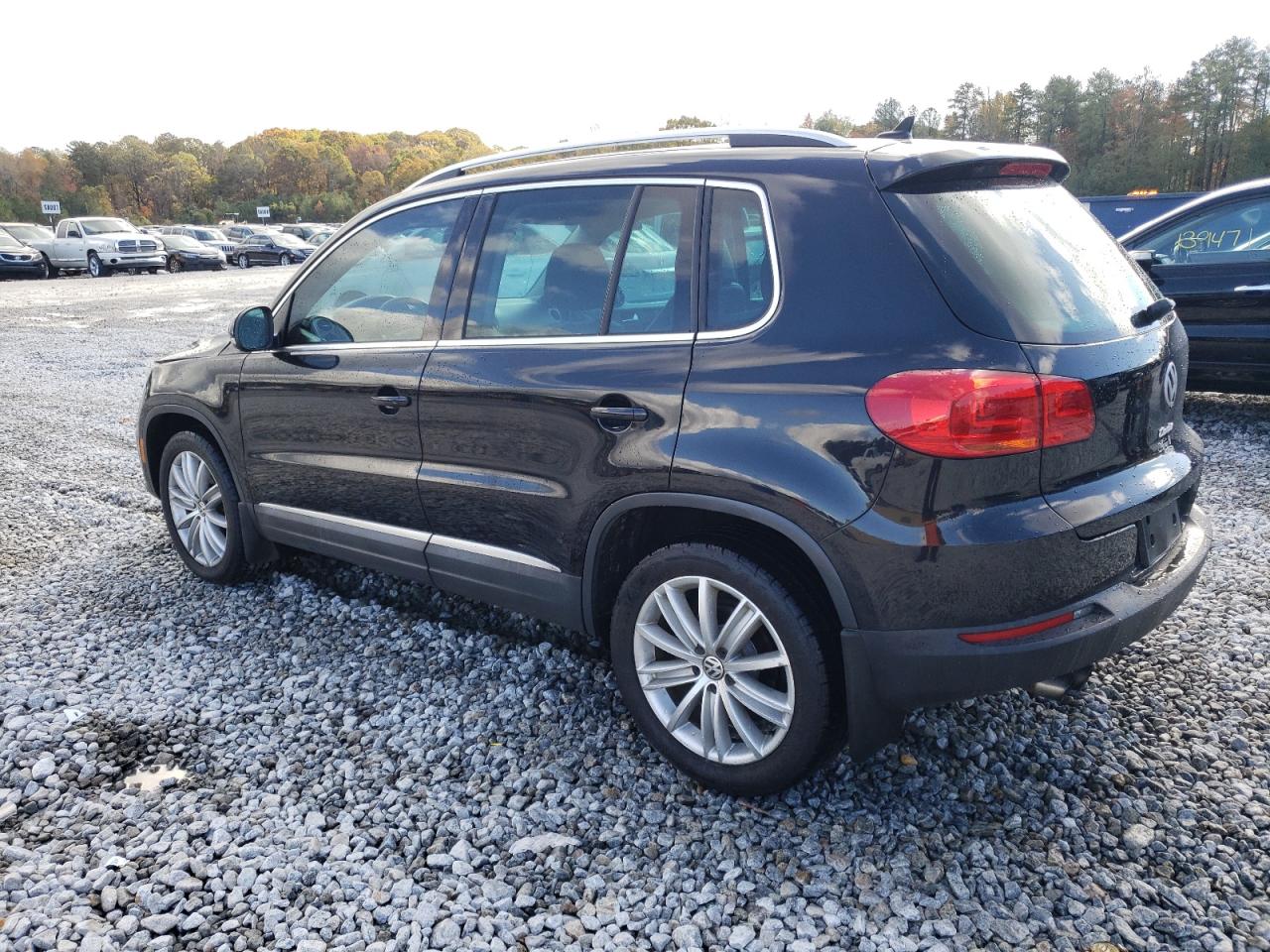 2016 Volkswagen Tiguan - Image 2