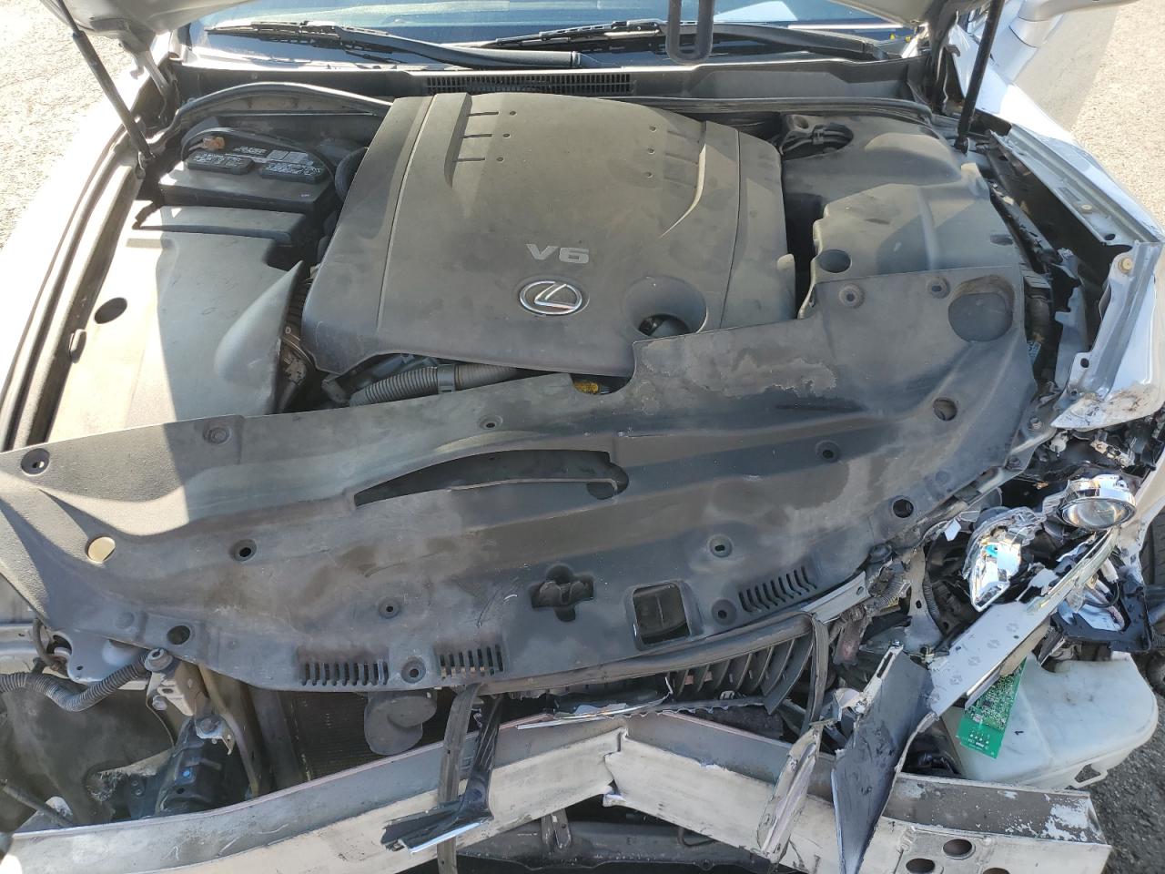 2011 Lexus IS - Image 11