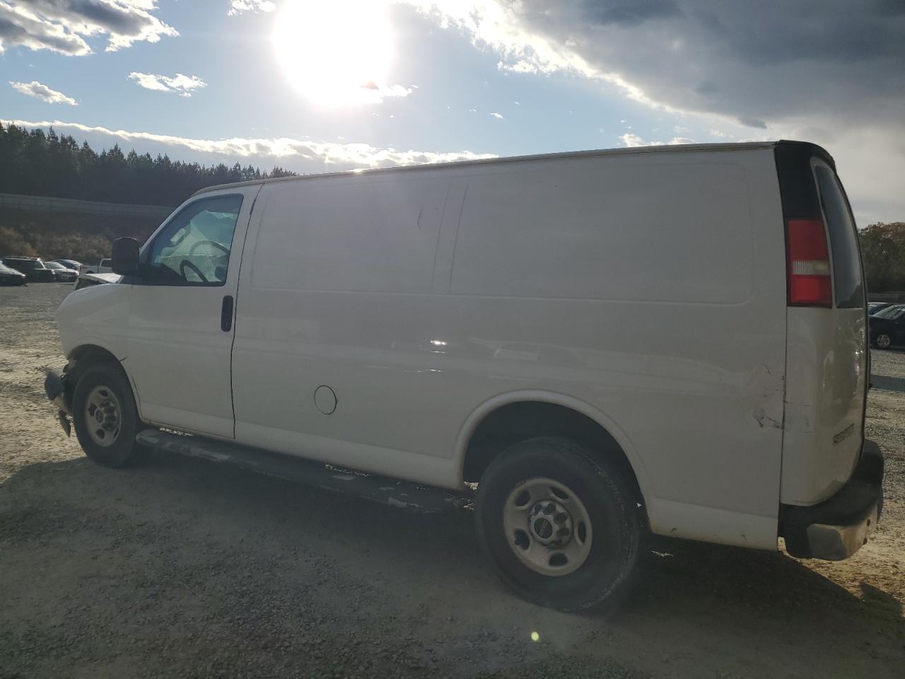 2018 GMC Savana - Image 2