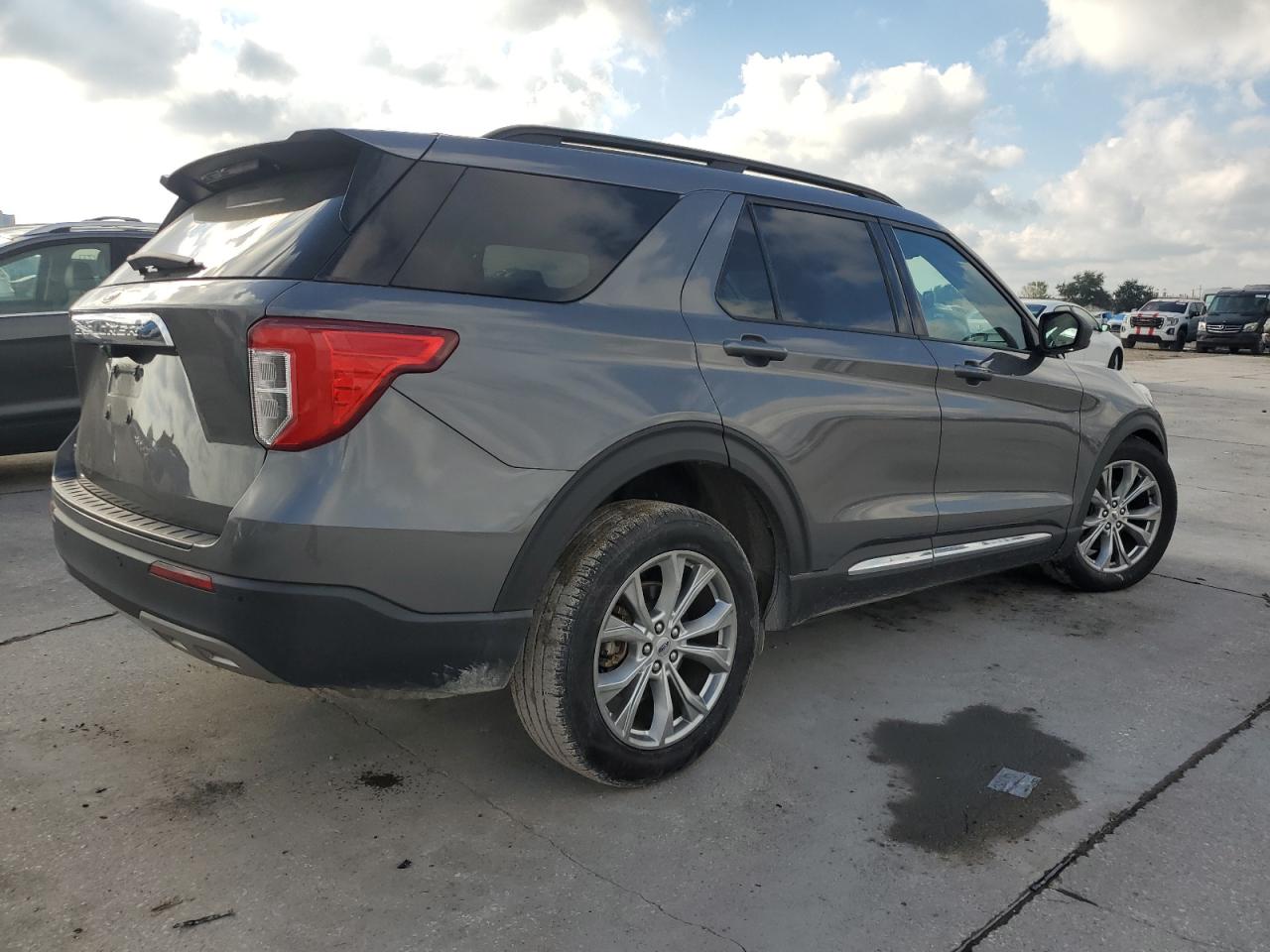 2021 Ford Explorer - Image 3