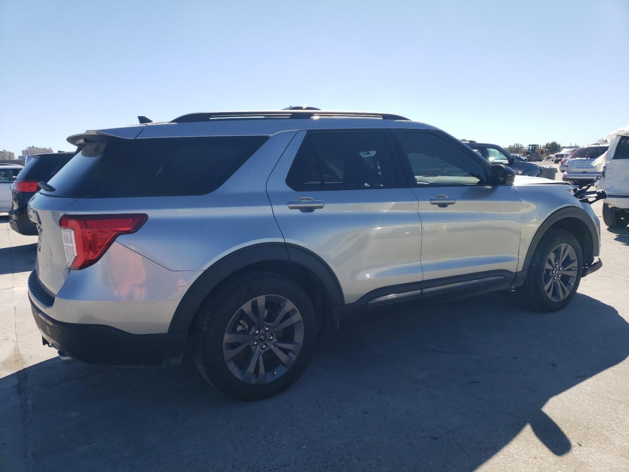 2023 Ford Explorer - Image 3