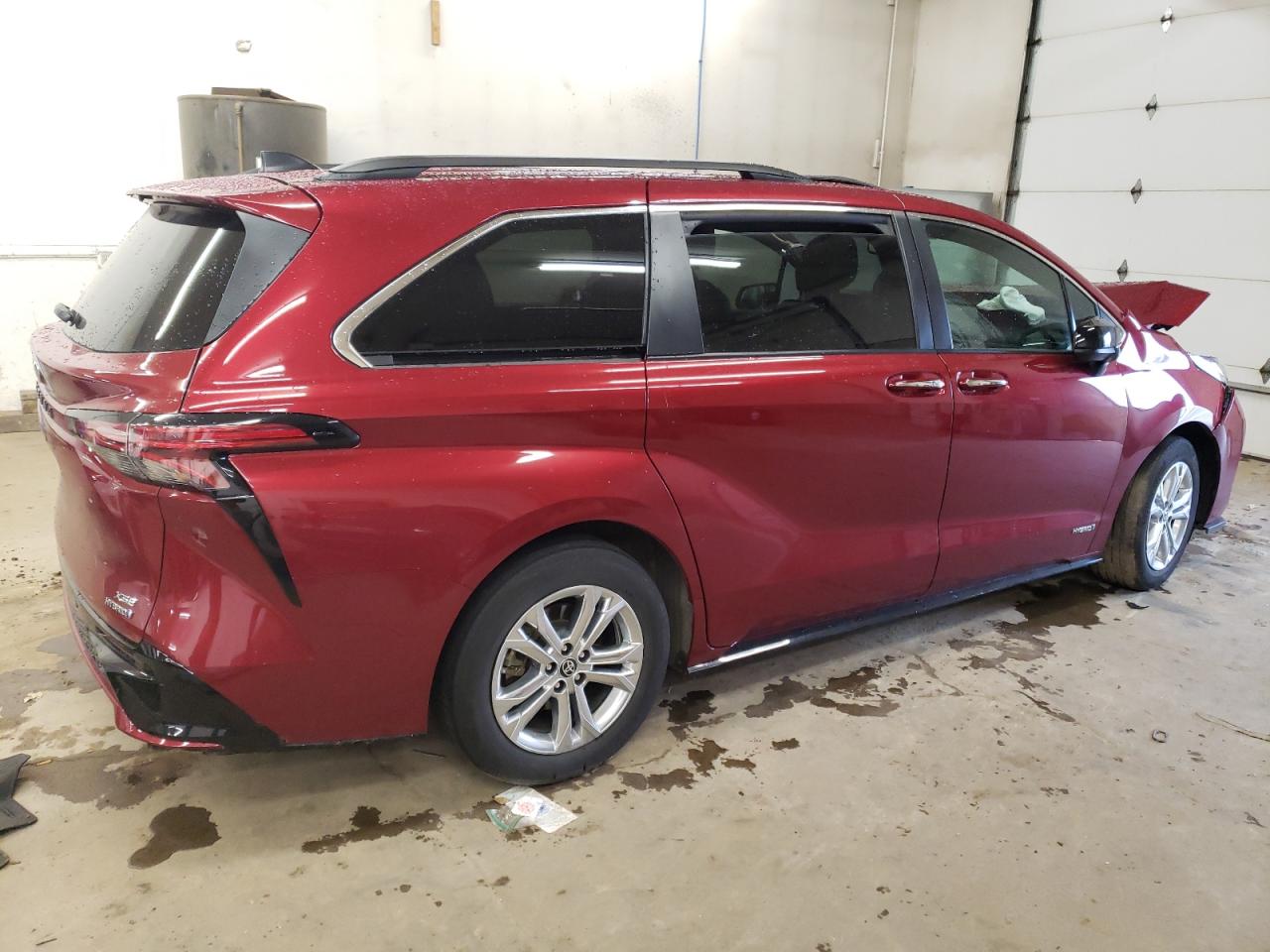 2021 Toyota Sienna - Image 3