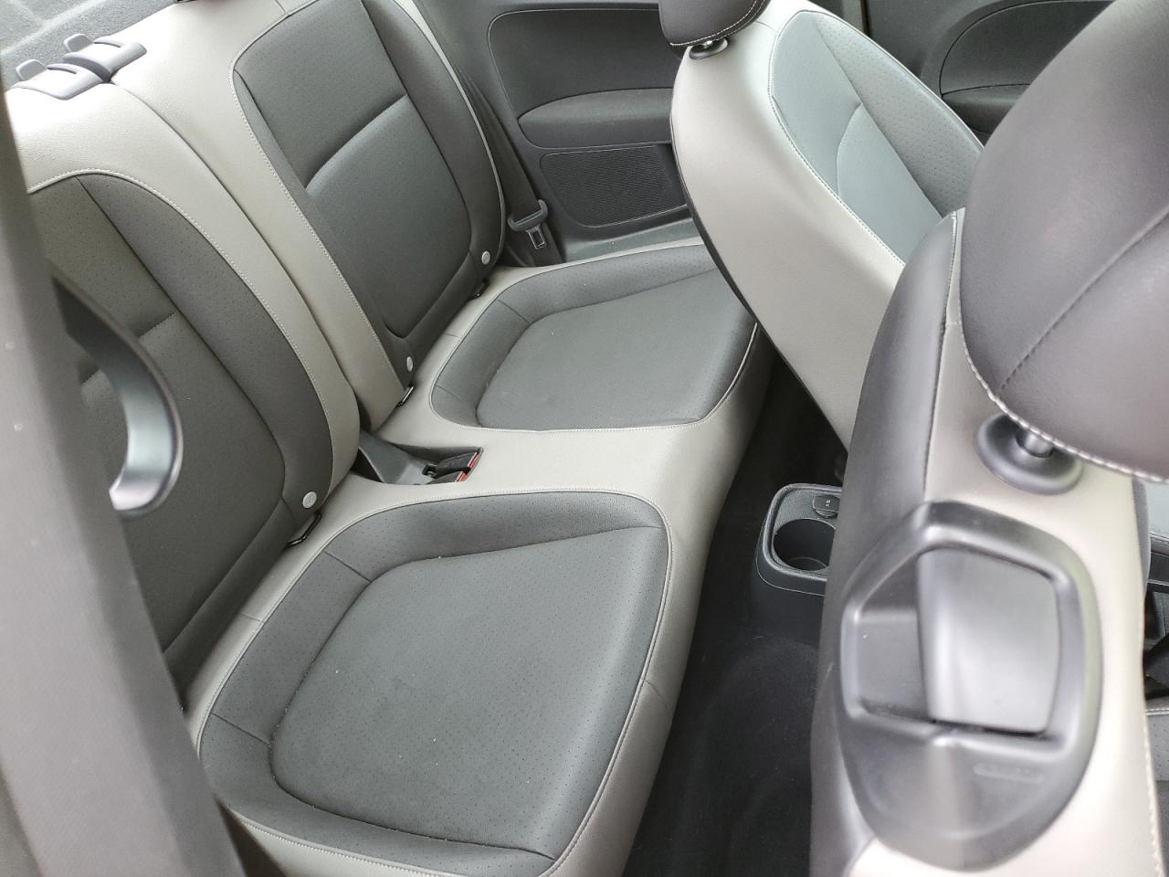 2015 Volkswagen Beetle - Image 11