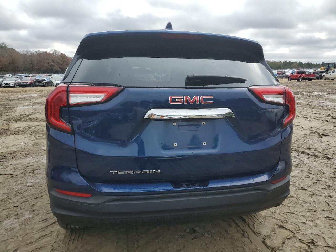 2022 GMC Terrain - Image 6