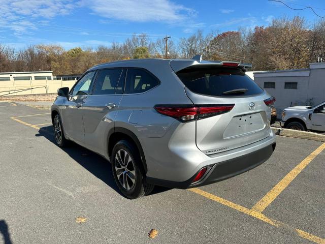  TOYOTA HIGHLANDER 2022 Srebrny