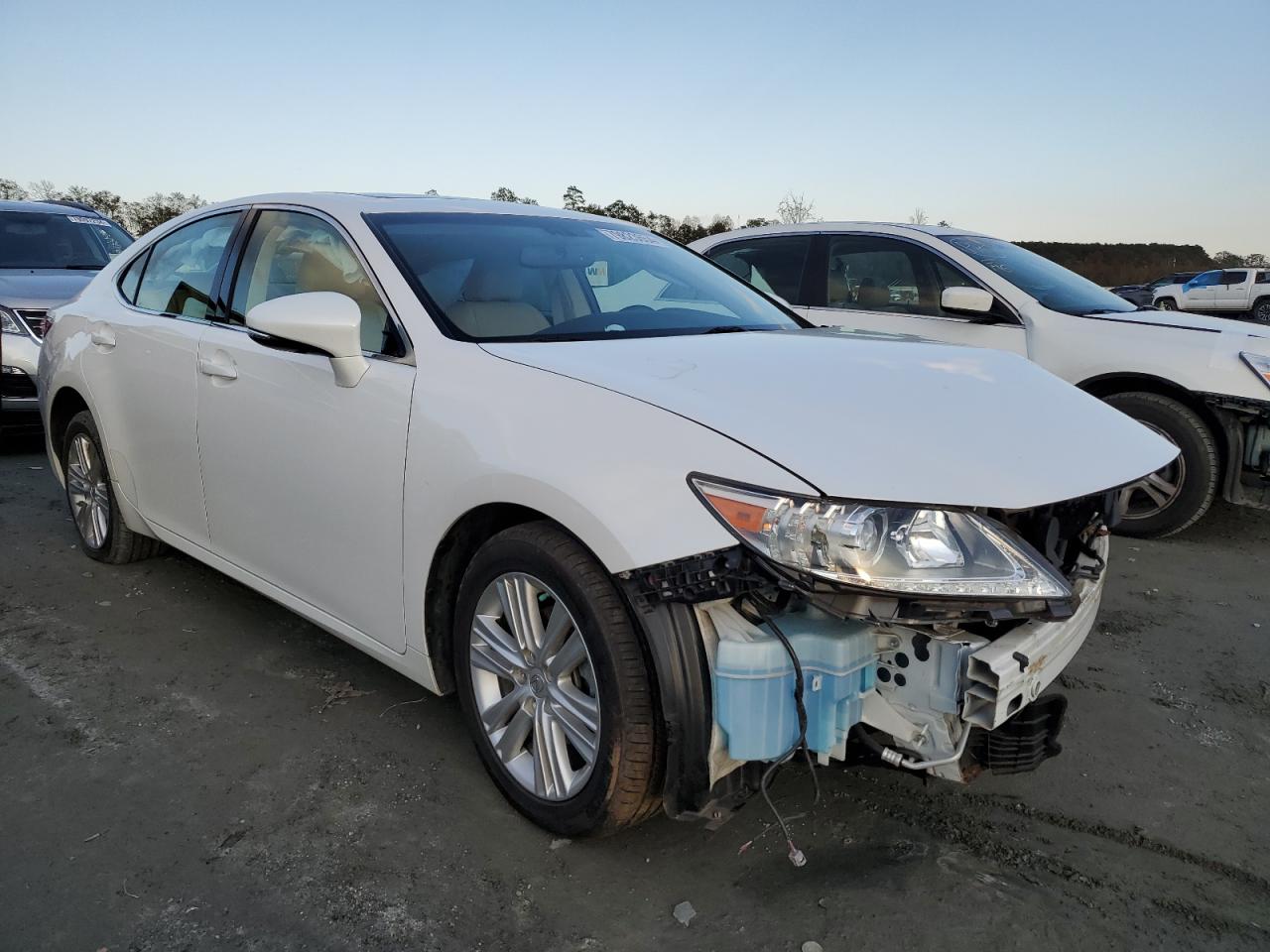 2015 Lexus ES - Image 4