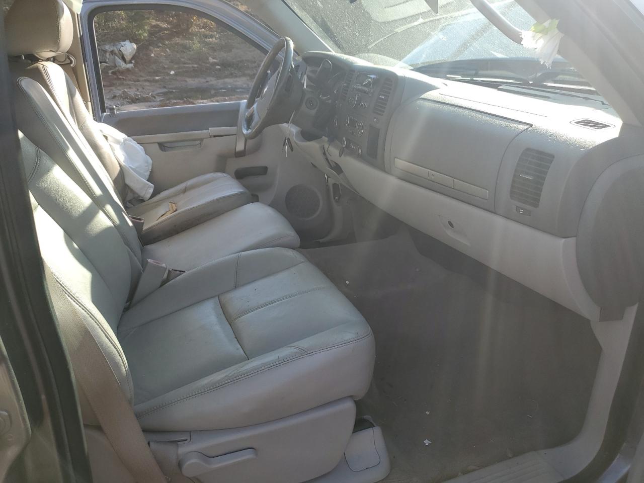 2013 Chevrolet Silverado - Image 7
