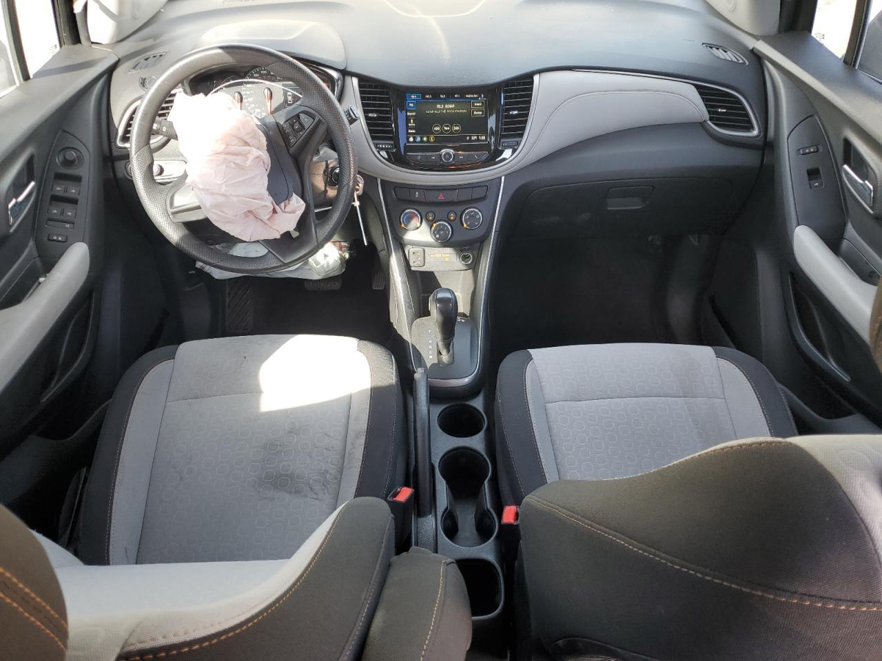 VIN 3GNCJKSB9KL160945 2019 CHEVROLET TRAX no.8