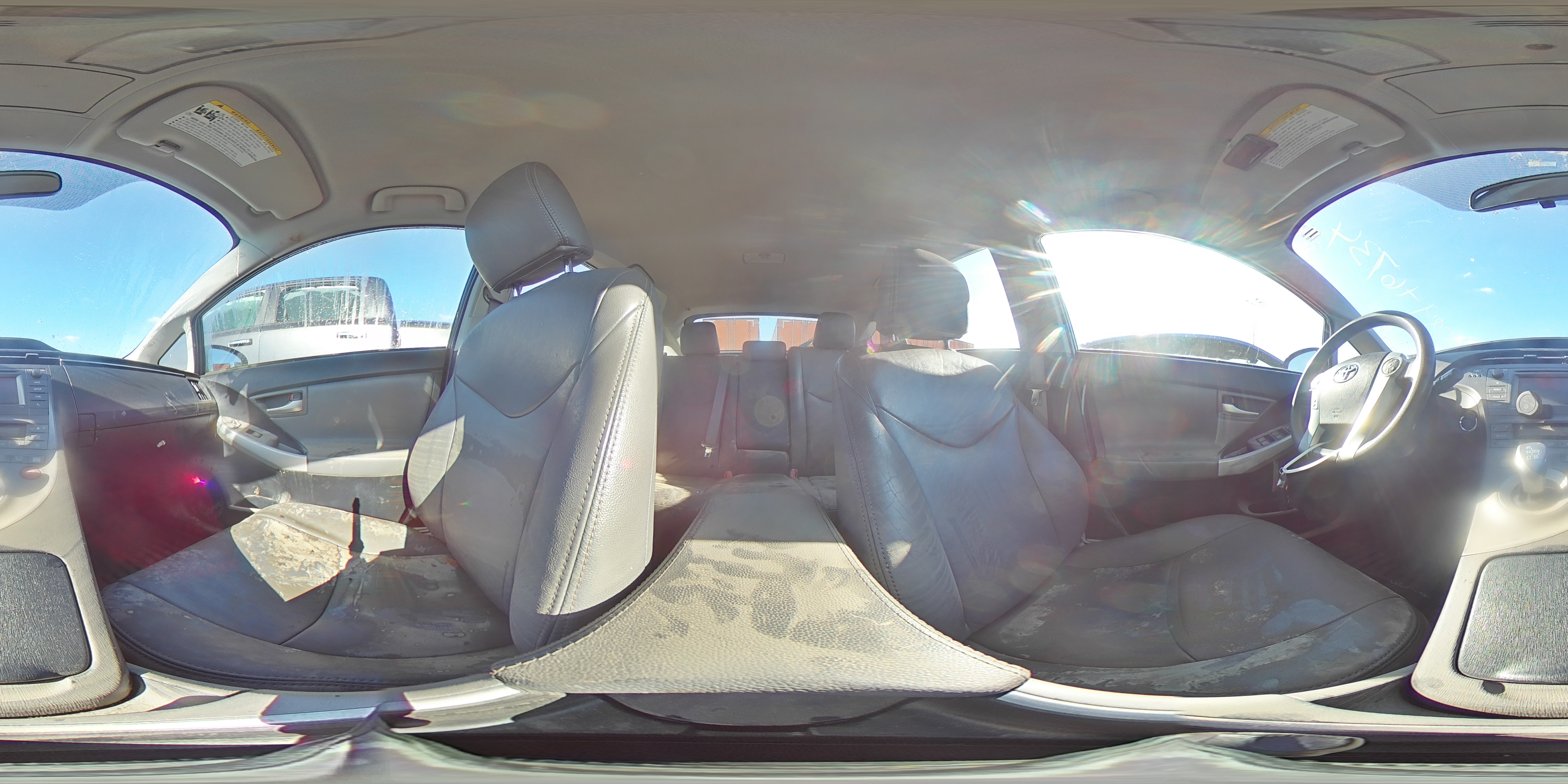 2013 Toyota Prius - Image 12