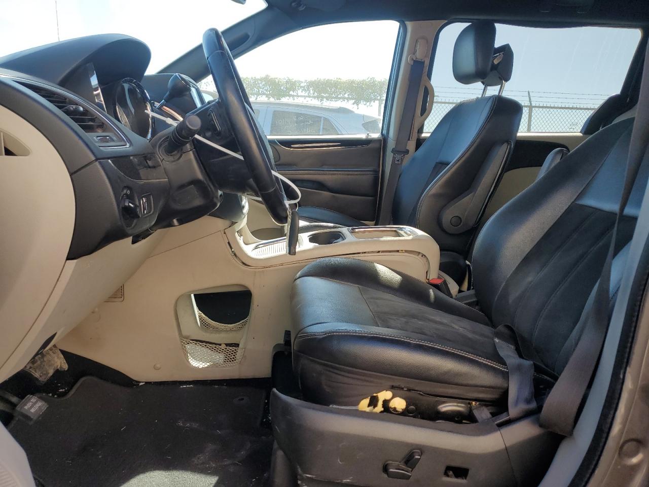 2020 Dodge Caravan - Image 7