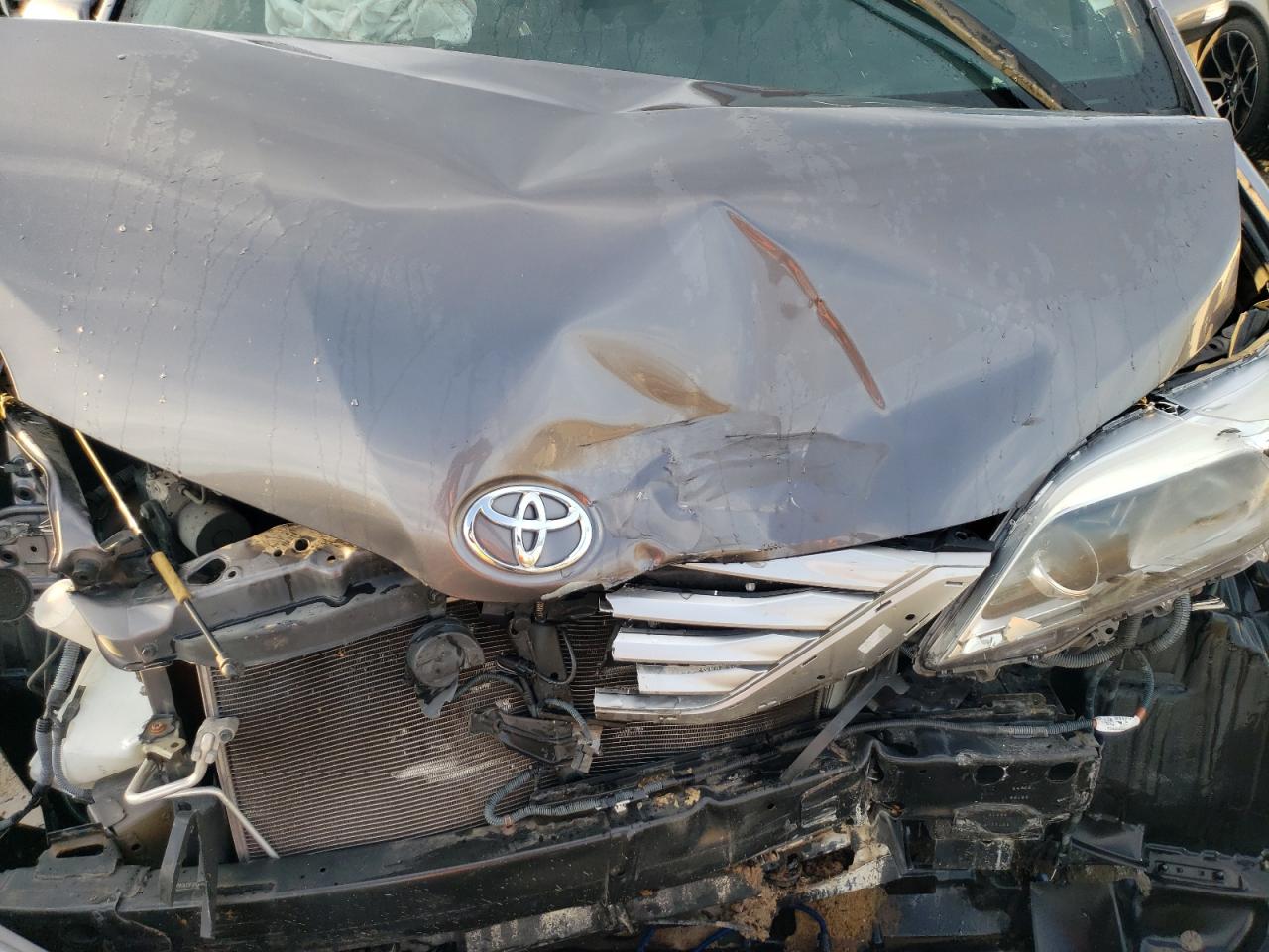 2015 Toyota Sienna - Image 12