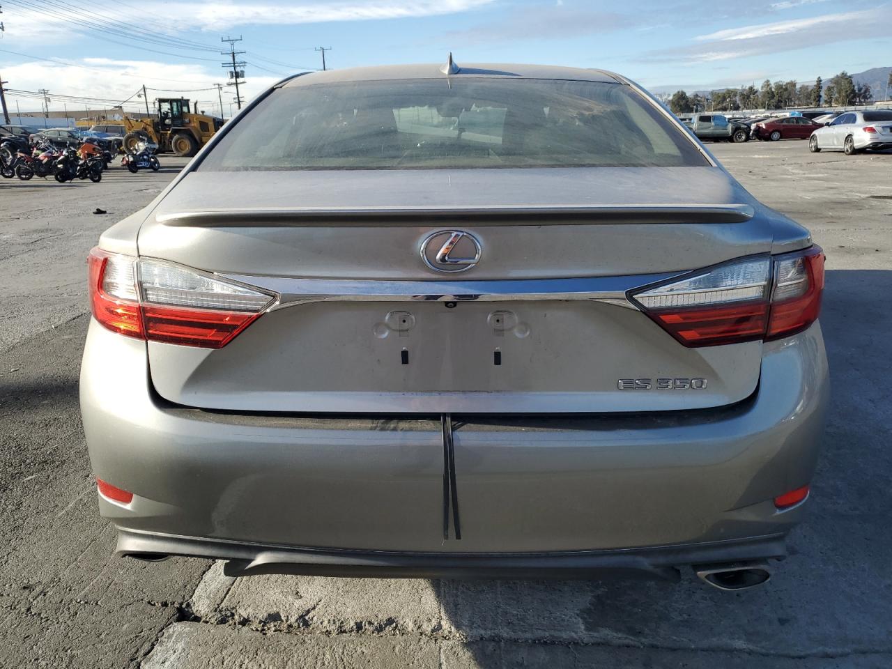 2017 Lexus ES - Image 6