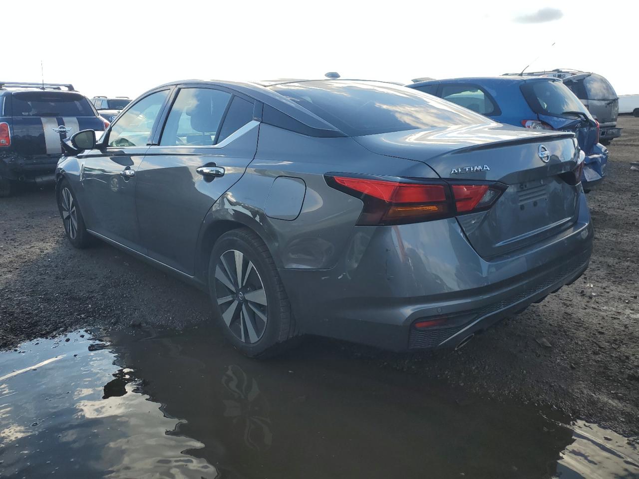 2020 Nissan Altima - Image 2