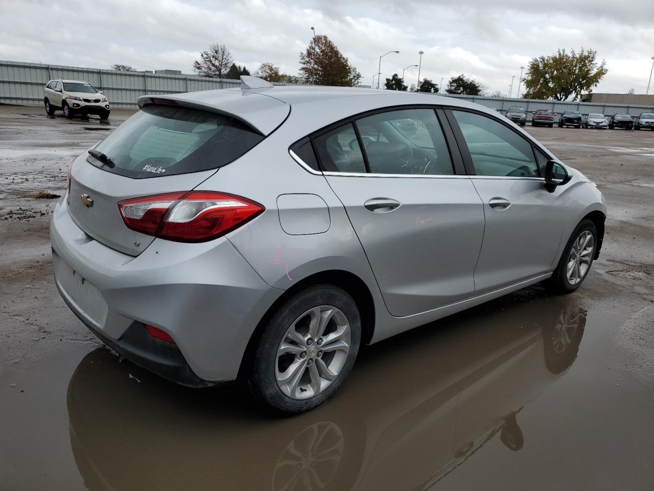2019 Chevrolet Cruze - Image 3