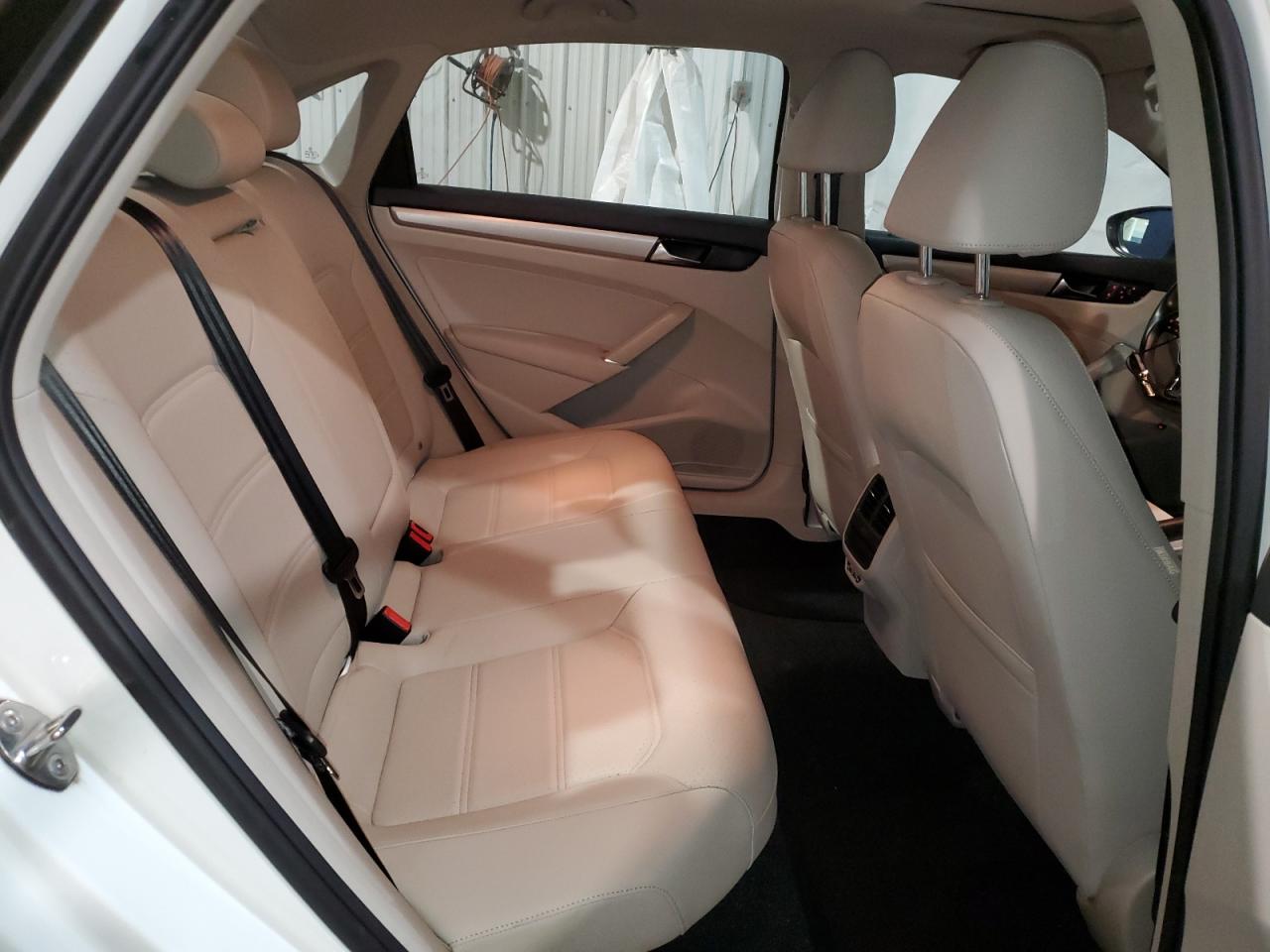 2020 Volkswagen Passat - Image 10