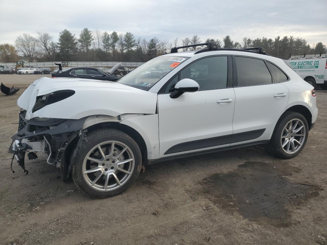 VIN WP1AB2A58GLB41572 2016 PORSCHE MACAN no.1