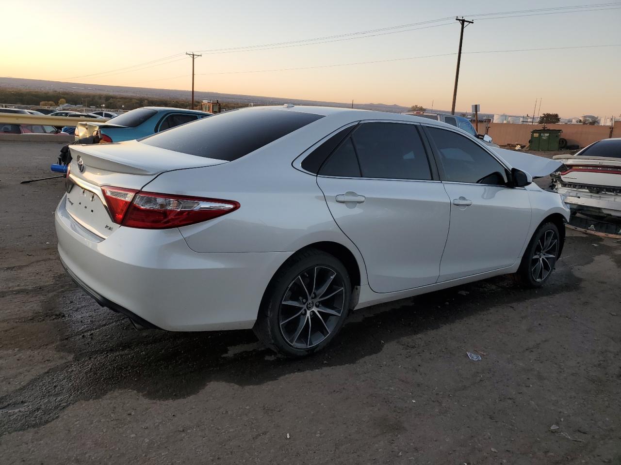 VIN 4T1BK1FK7GU569010 2016 TOYOTA CAMRY no.3