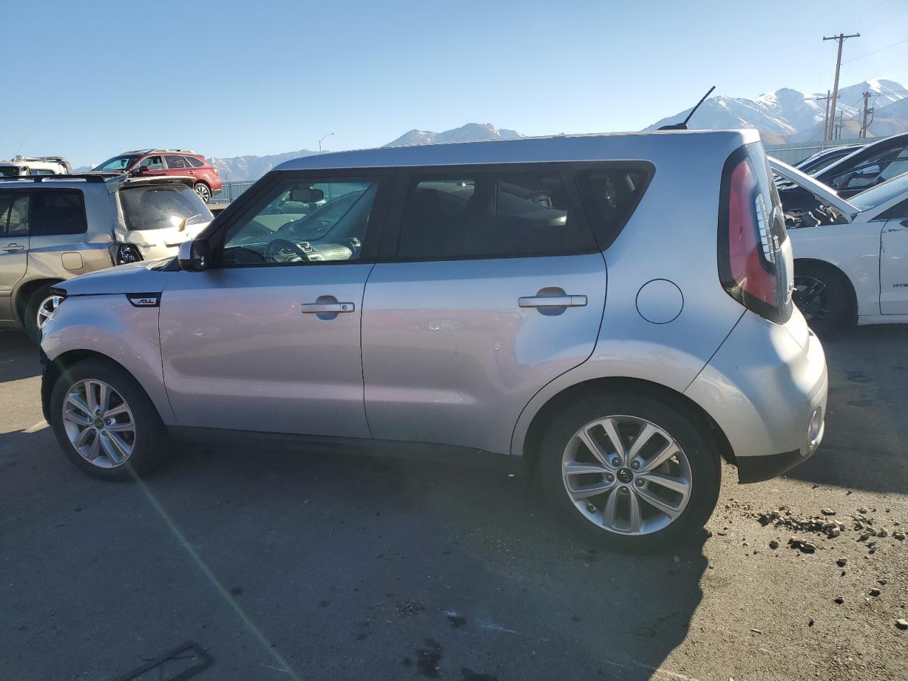 VIN KNDJP3A51K7008033 2019 KIA SOUL no.2