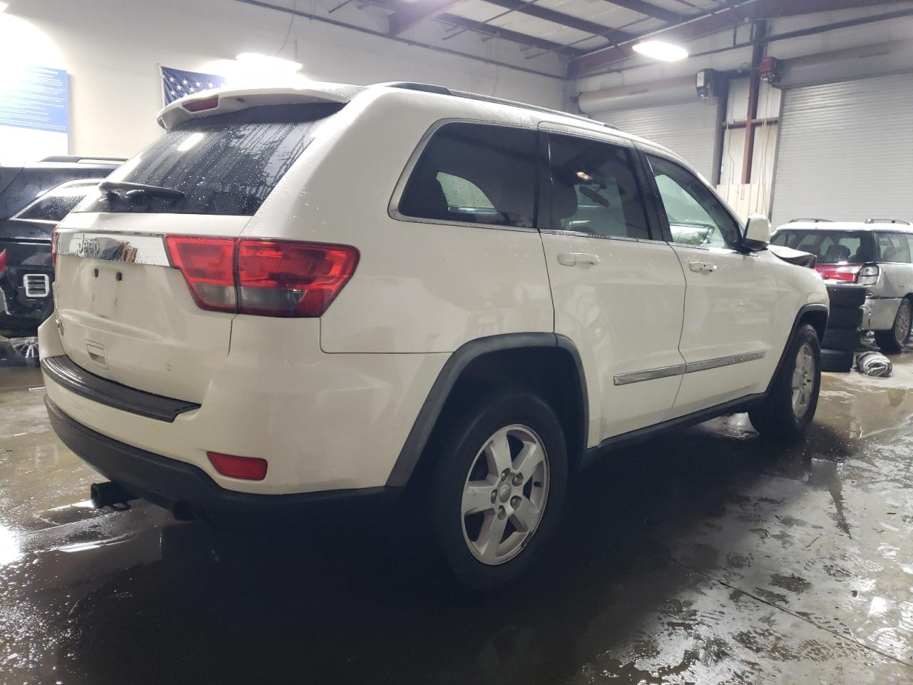 2011 Jeep Grand Cherokee - Image 3