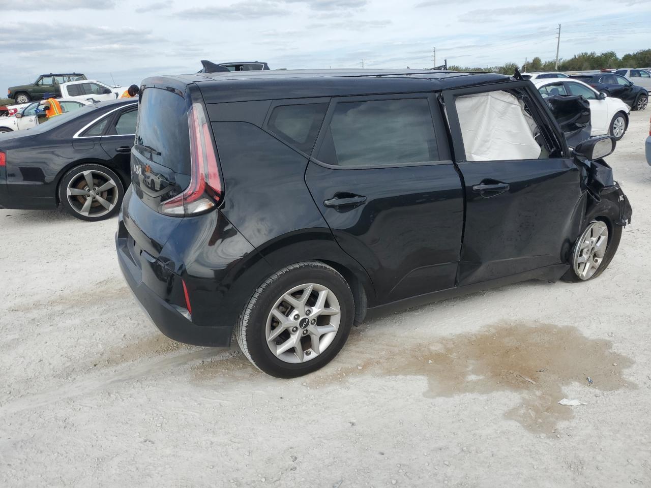 2023 Kia Soul - Image 3
