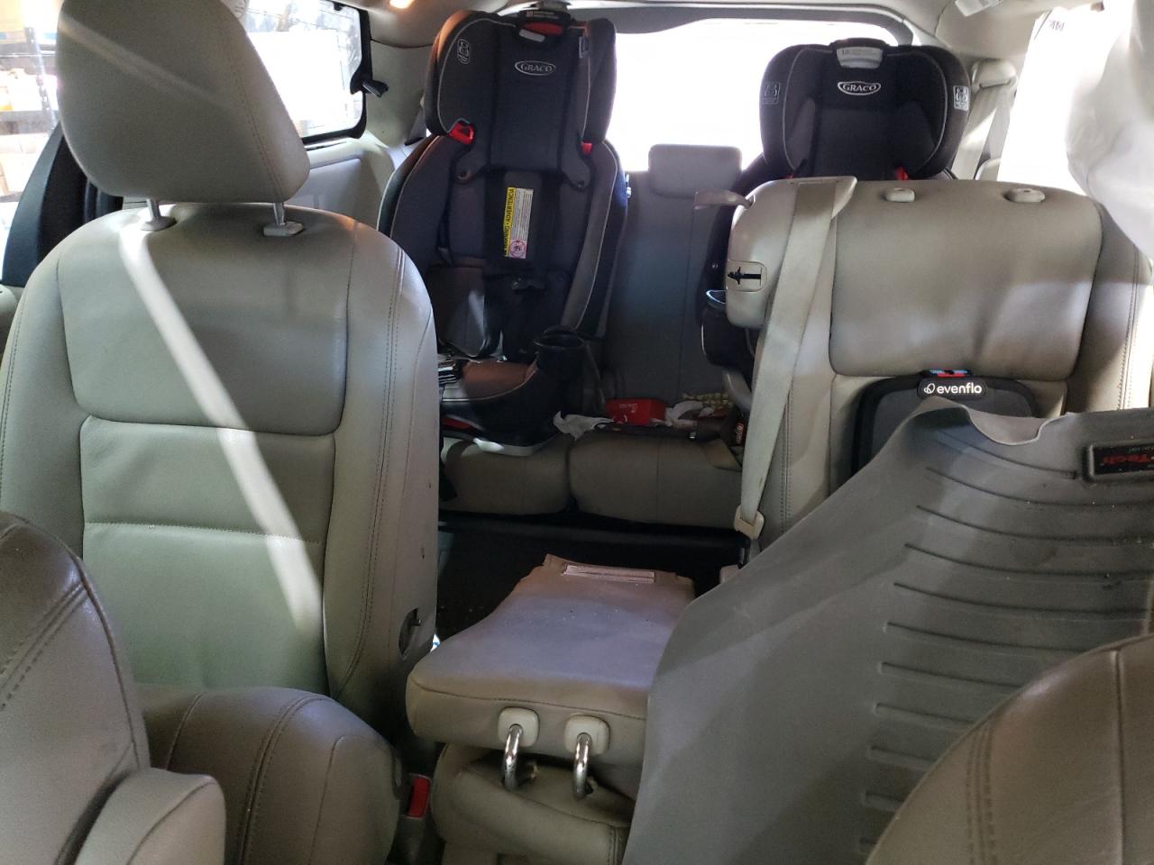 2020 Toyota Sienna - Image 10