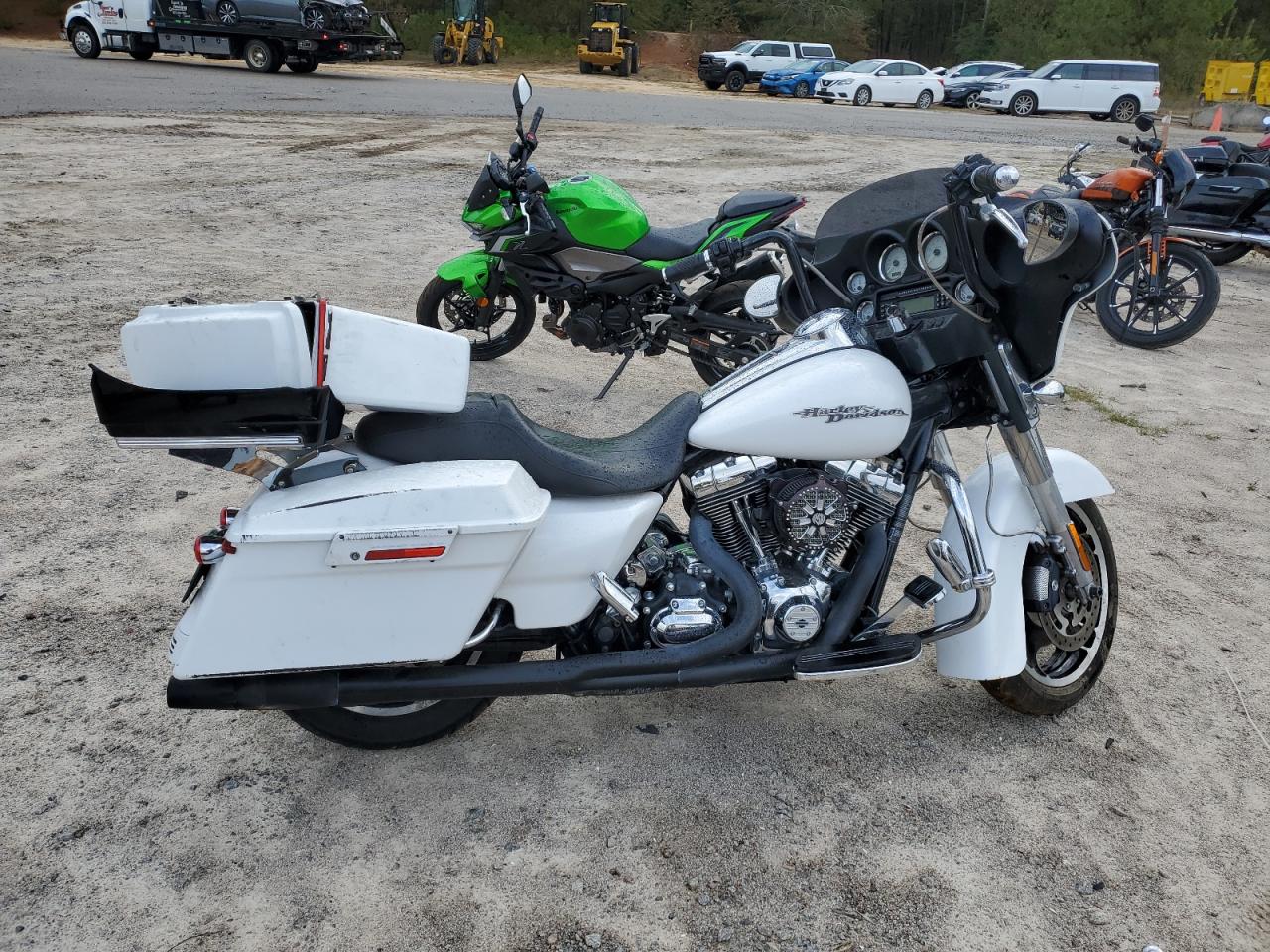 2011 Harley-Davidson Flhx VIN: 1HD1KB412BB635739 Lot: 80223524