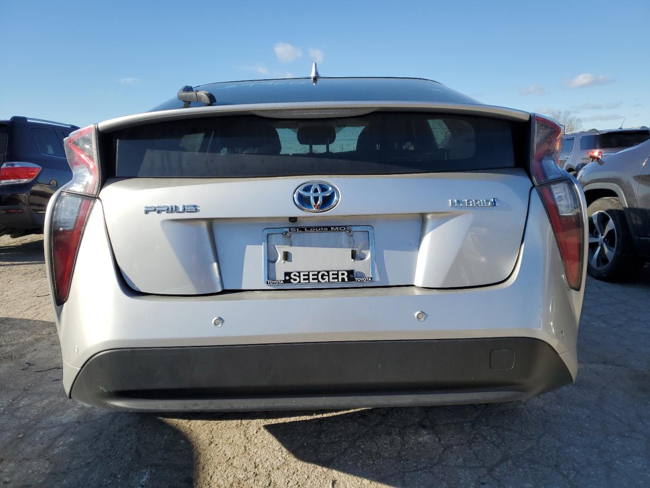 VIN JTDKARFU6J3056870 2018 TOYOTA PRIUS no.6