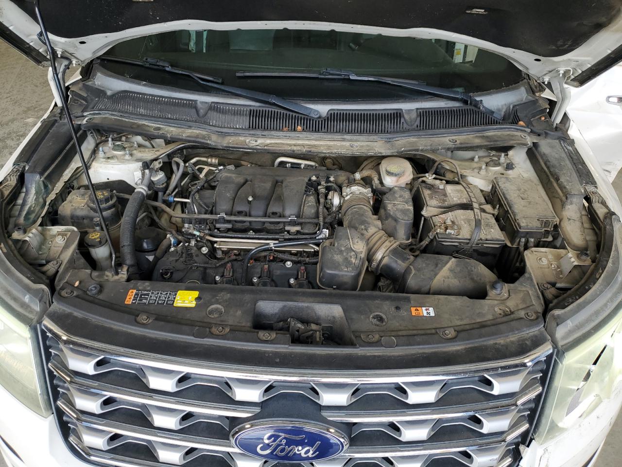 2016 Ford Explorer - Image 14