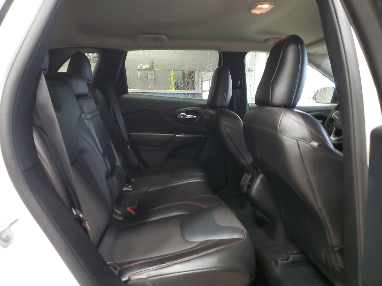 2016 Jeep Cherokee - Image 11