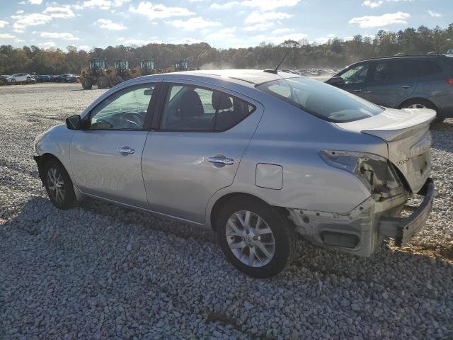  NISSAN VERSA 2018 Srebrny