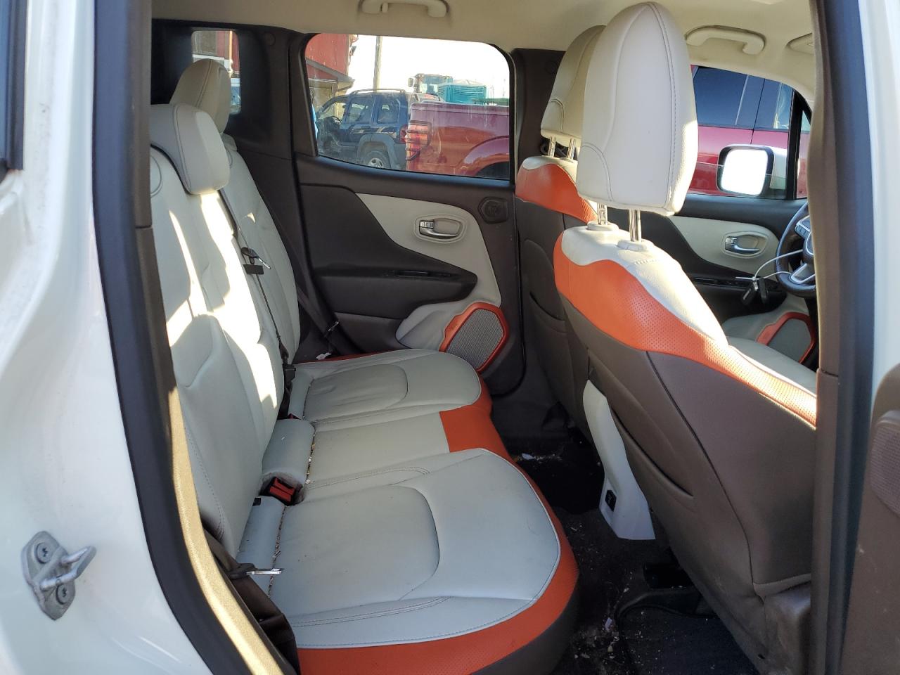 2015 Jeep Renegade - Image 11