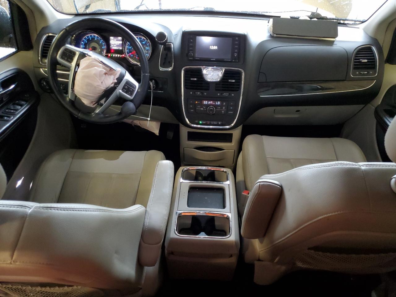 2013 Chrysler Town & Country - Image 8