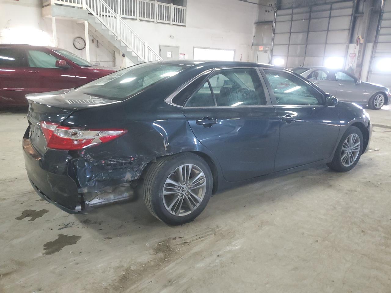 VIN 4T1BF1FK2GU118152 2016 TOYOTA CAMRY no.3