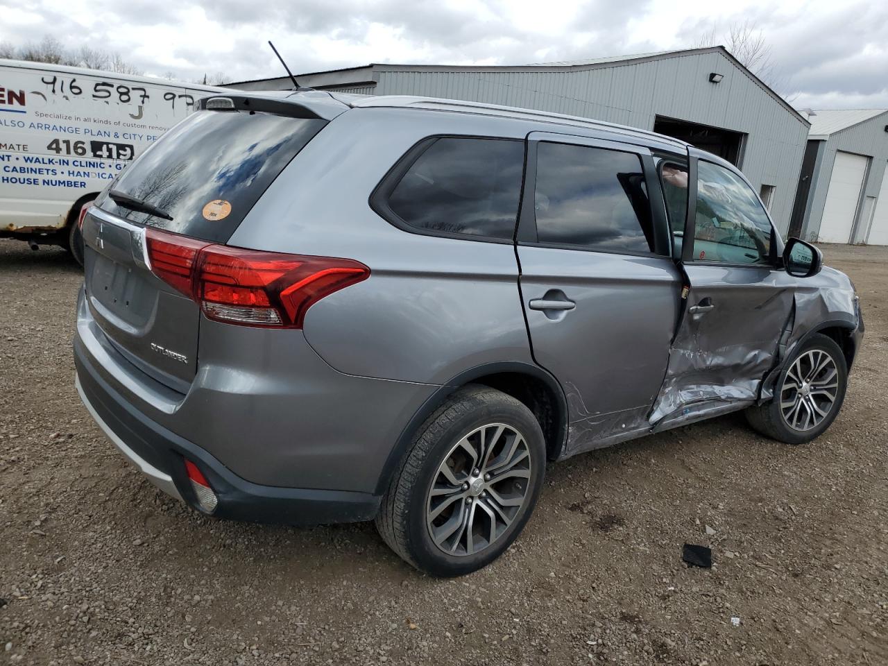 2016 Mitsubishi Outlander - Image 3
