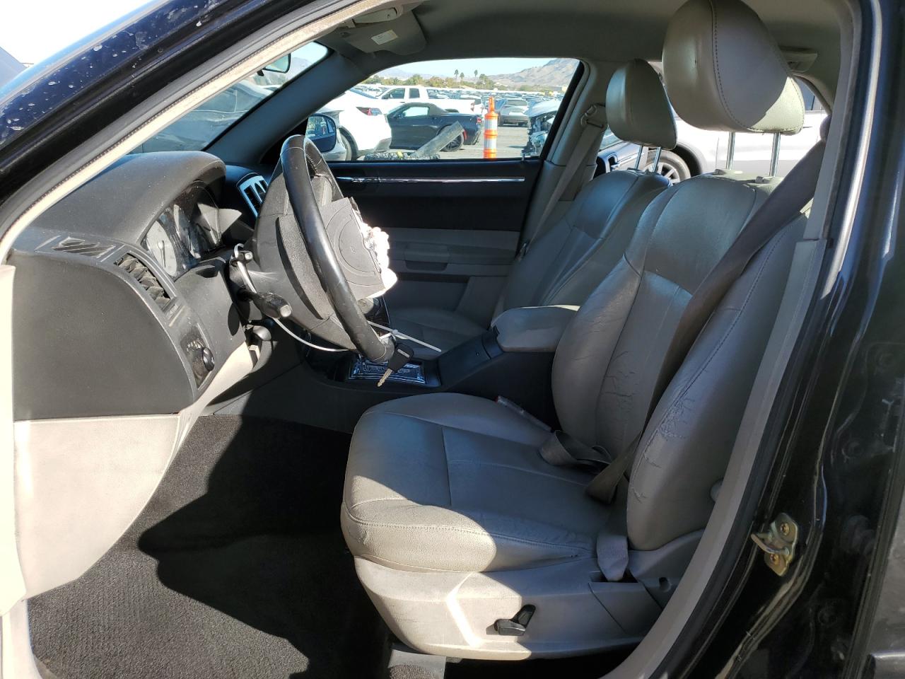 2005 Chrysler 300 - Image 7
