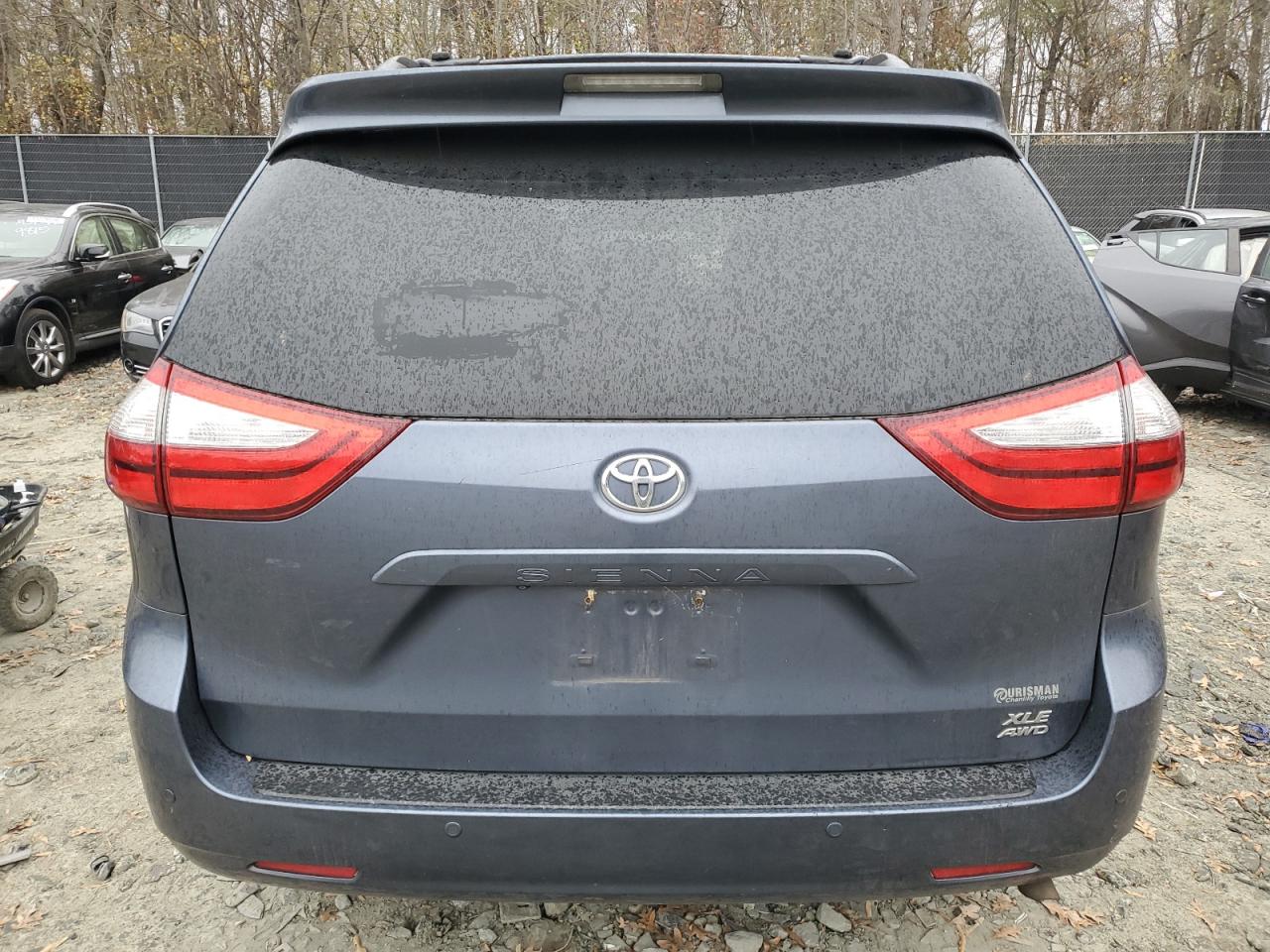 2015 Toyota Sienna - Image 6