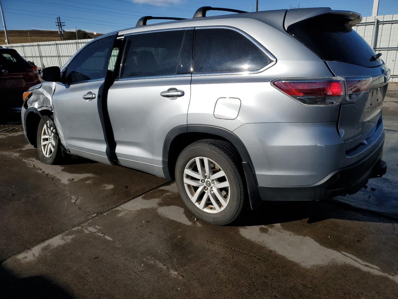 VIN 5TDBKRFH2GS235978 2016 TOYOTA HIGHLANDER no.2