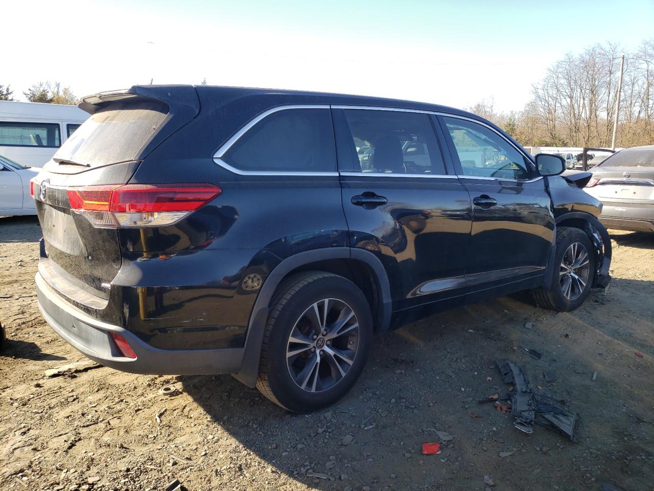 2018 Toyota Highlander - Image 3