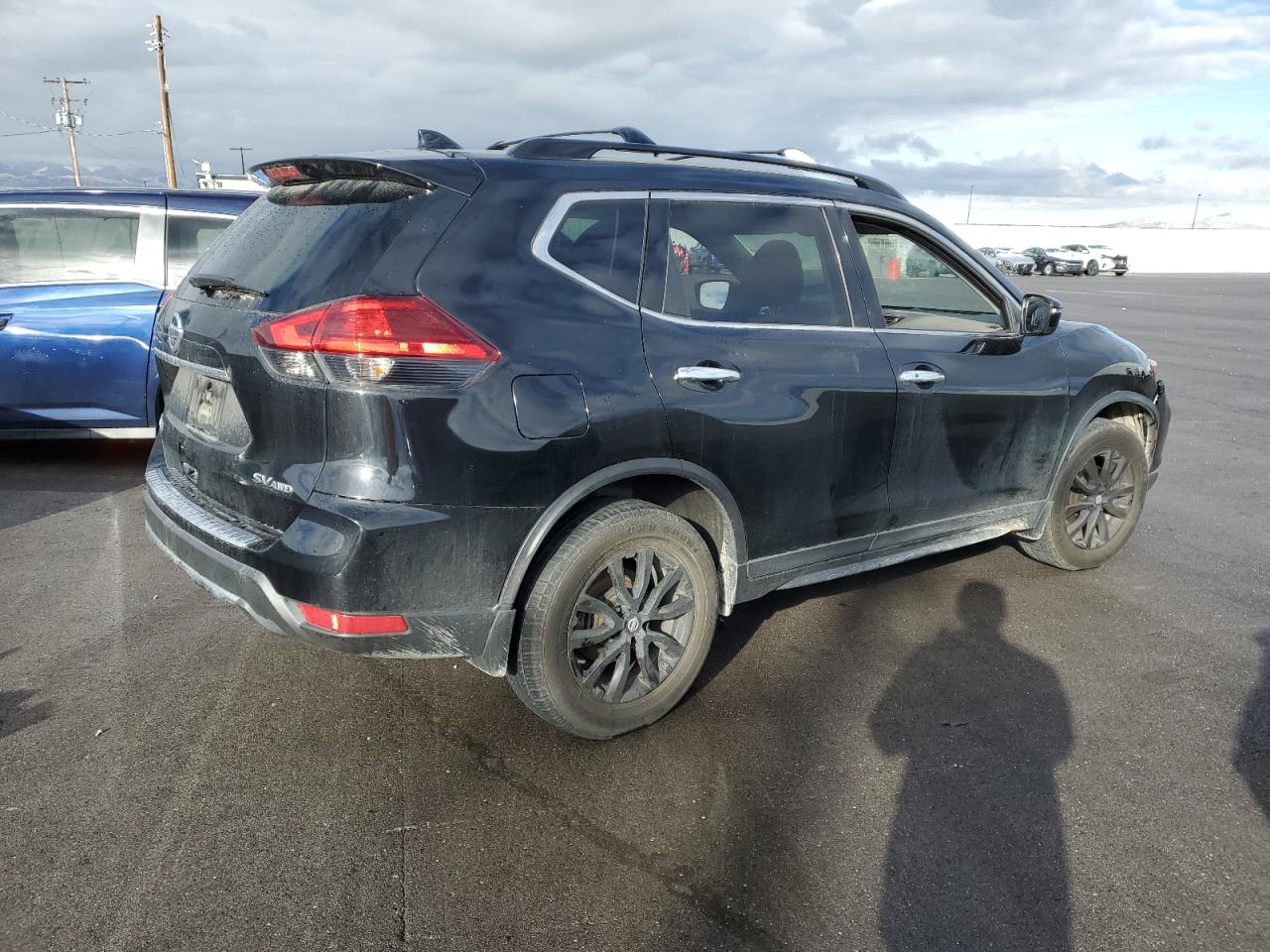 2017 Nissan Rogue - Image 3
