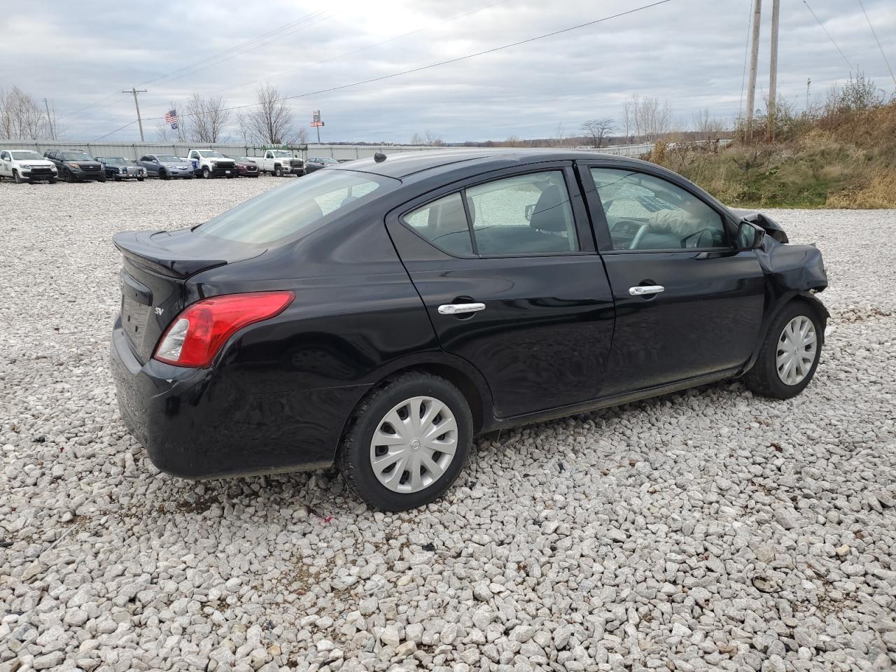 VIN 3N1CN7AP2JL806898 2018 NISSAN VERSA no.3