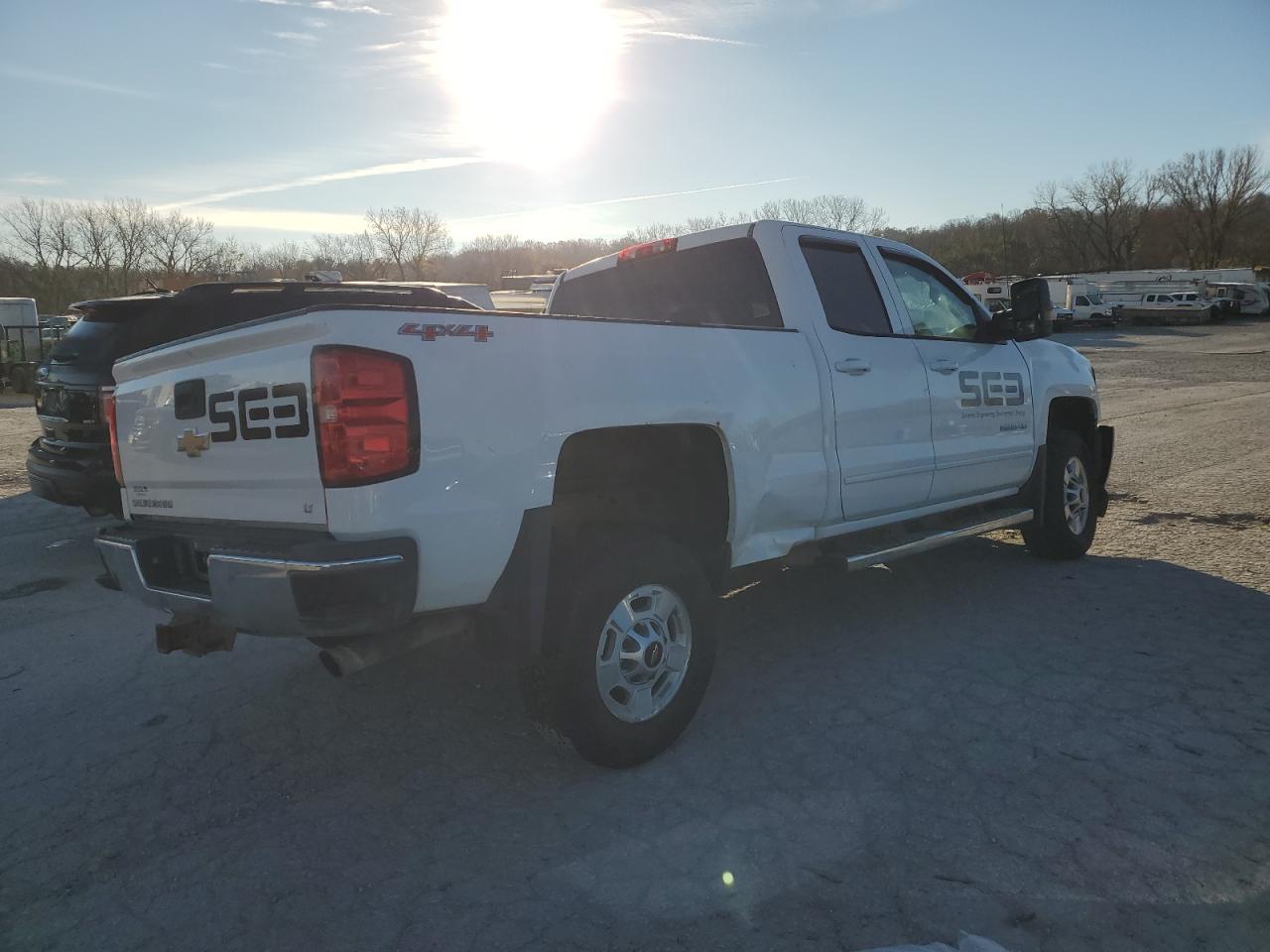 2015 Chevrolet Silverado - Image 3