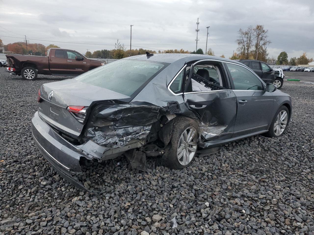 2017 Volkswagen Passat - Image 3