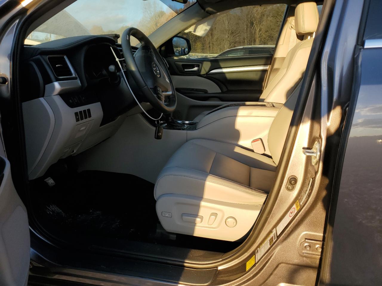2019 Toyota Highlander - Image 7