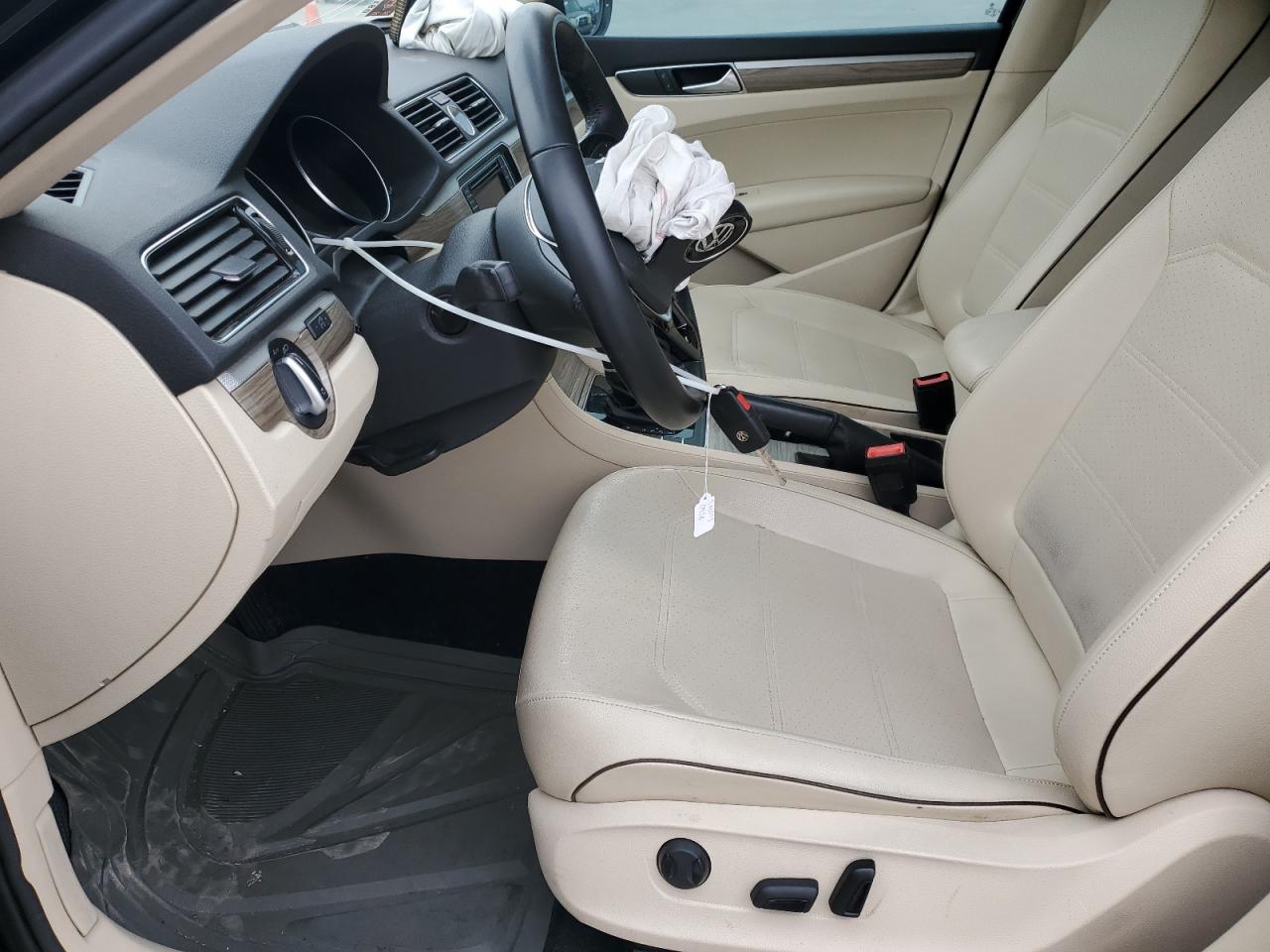 2016 Volkswagen Passat - Image 8