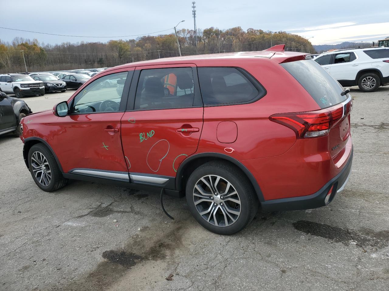 2018 Mitsubishi Outlander - Image 2
