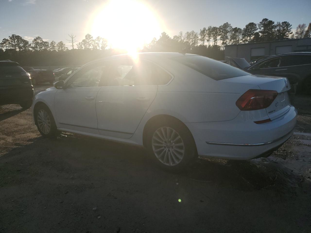 2017 Volkswagen Passat - Image 2